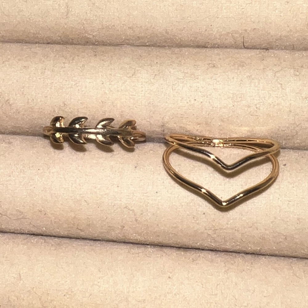 Stackable Gold Tone Leaf Ring Set Size 5/6 - Picture 3 of 6